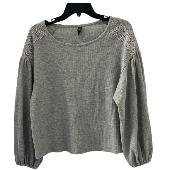 ALYA Blouse - Picture 1 of 4